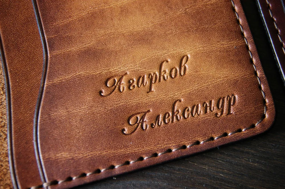 Персонализация методом горячего тиснения для товара: Мужской кожаный ремень Morgan 2